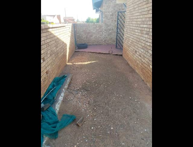 3 BEDROOM HOUSE FOR SALE IN SPRUIT VIEW